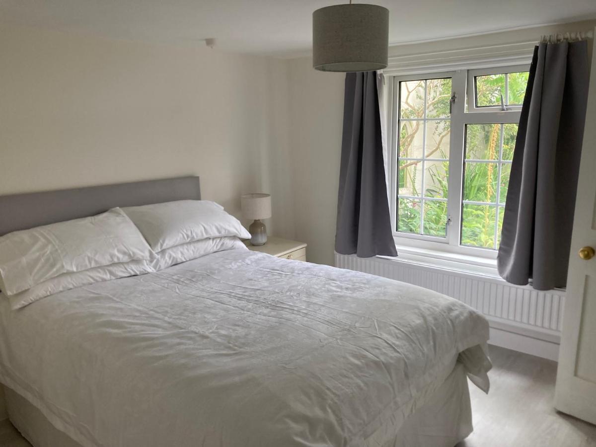 Bryntirion Farmhouse Apartment With Hot Tub Llanfair Caereinion Bagian luar foto