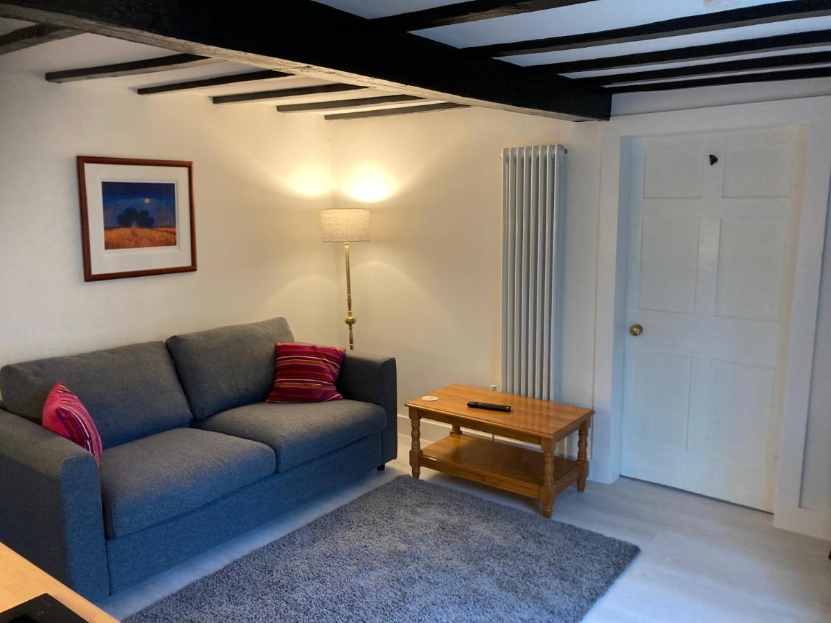 Bryntirion Farmhouse Apartment With Hot Tub Llanfair Caereinion Bagian luar foto