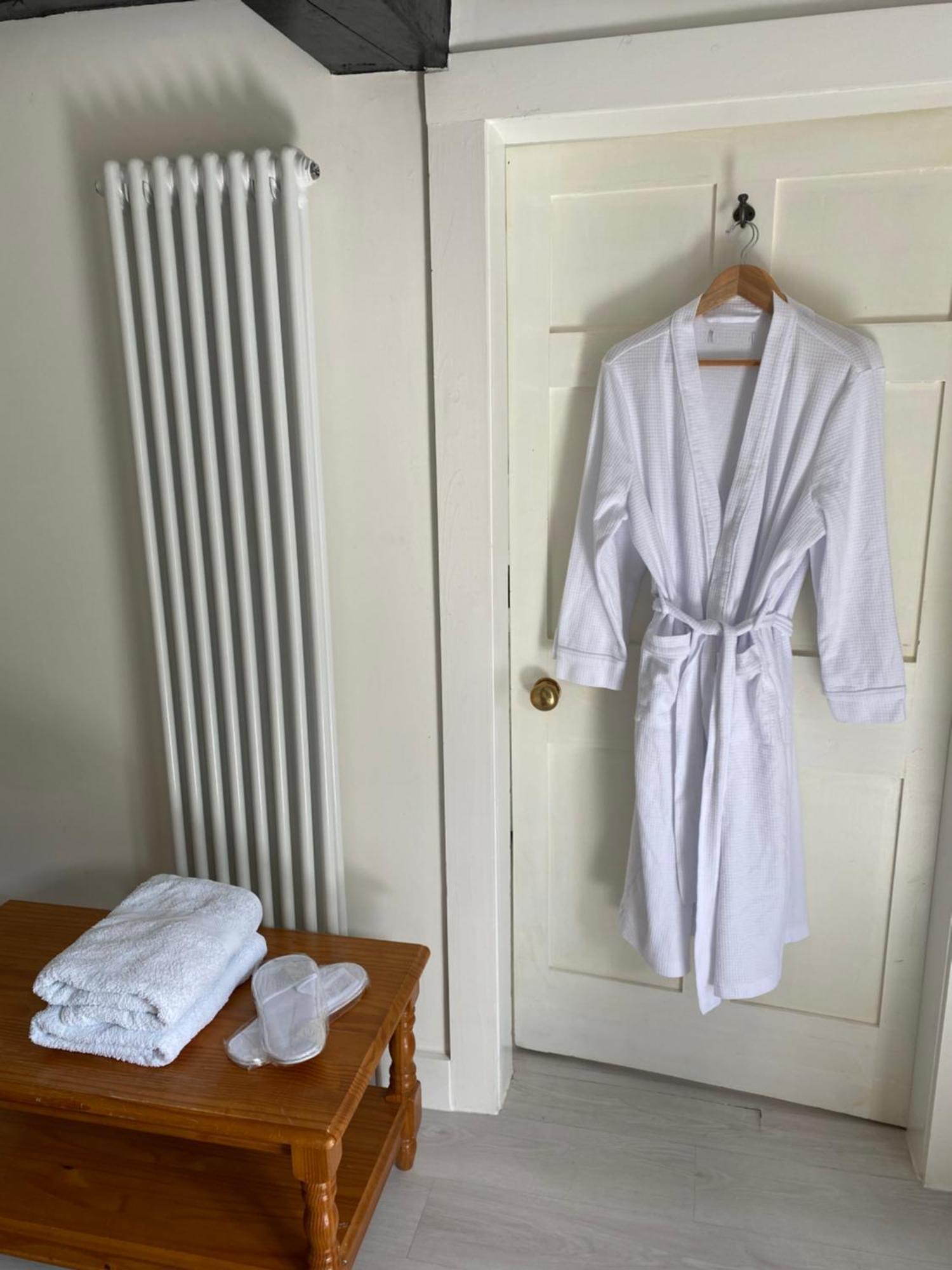 Bryntirion Farmhouse Apartment With Hot Tub Llanfair Caereinion Bagian luar foto
